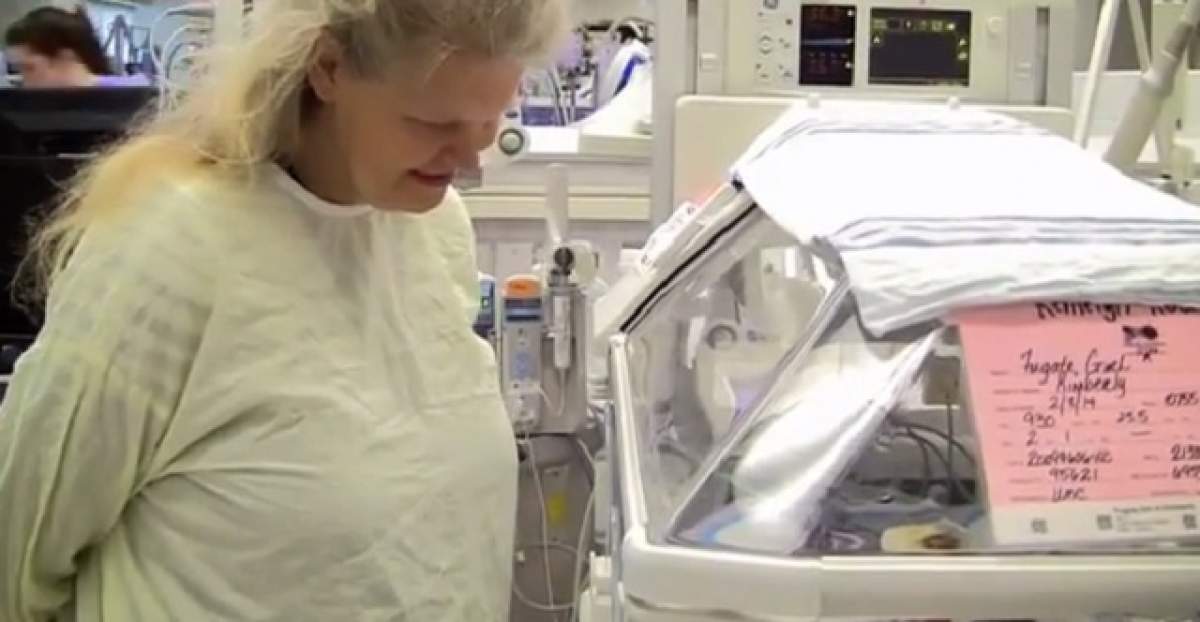 VIDEO / A născut cvadrupleţi la 65 de ani! Femeia mai are încă 13 copii