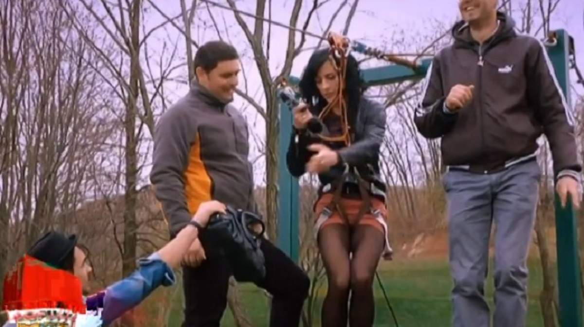 VIDEO / Asta e ultima modă! Surorile Cheeky Girls s-au dat cu tiroliana în rochii scurte, tocuri şi cu geanta în mână