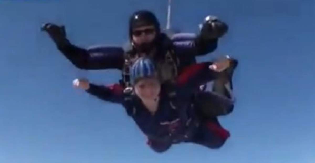 VIDEO / Femeia cu voinţă de fier şi curaj nebunesc! A slăbit 82 de kilograme, ca să sară cu paraşuta