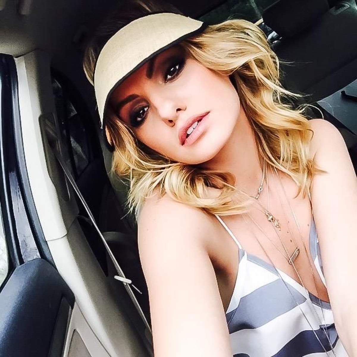 Alexandra Stan, exagerat de provocatoare pe INTERNET. Imaginea care i-a făcut pe fani să exclame: "Ce bună eşti!"