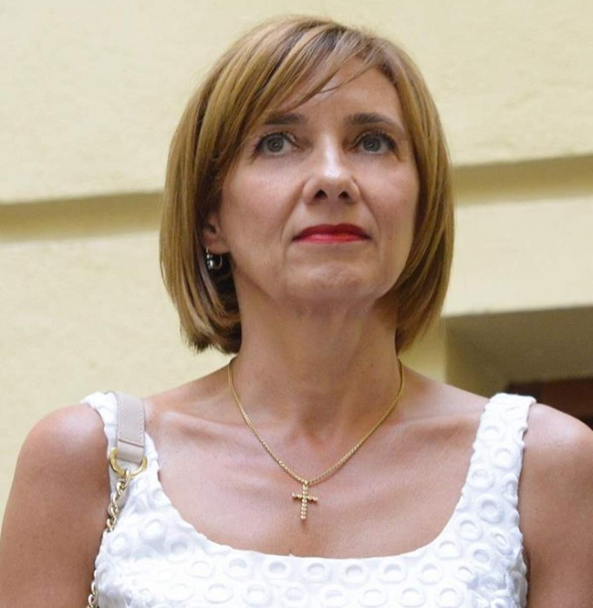 Carmen Iohannis, ţinută adolescentină! Cum s-a dus Prima Doamnă la banchetul elevilor săi