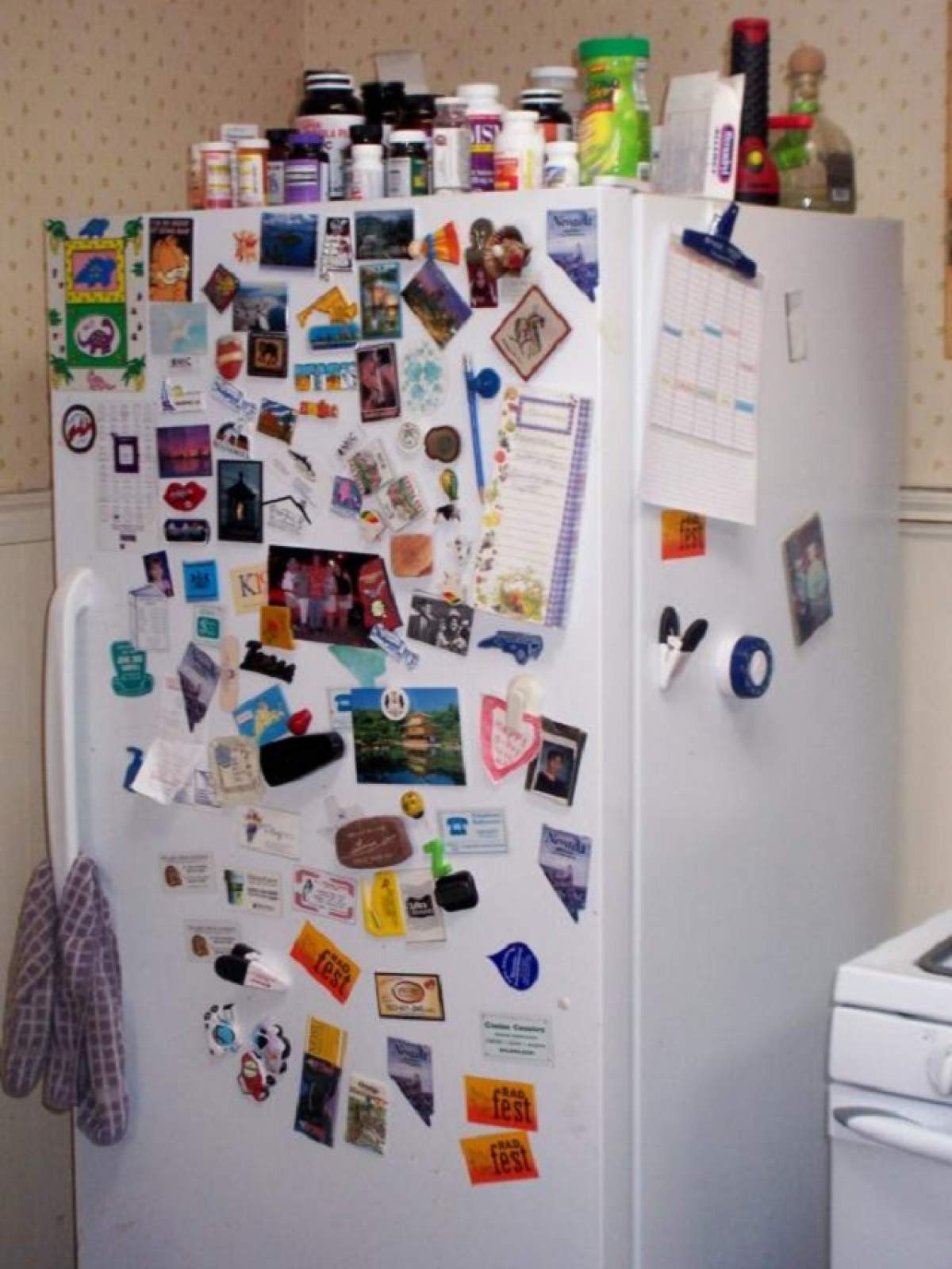 Cum ne afectează sănătatea magneţii de pe frigider? Pericolele de care nu erai conştient