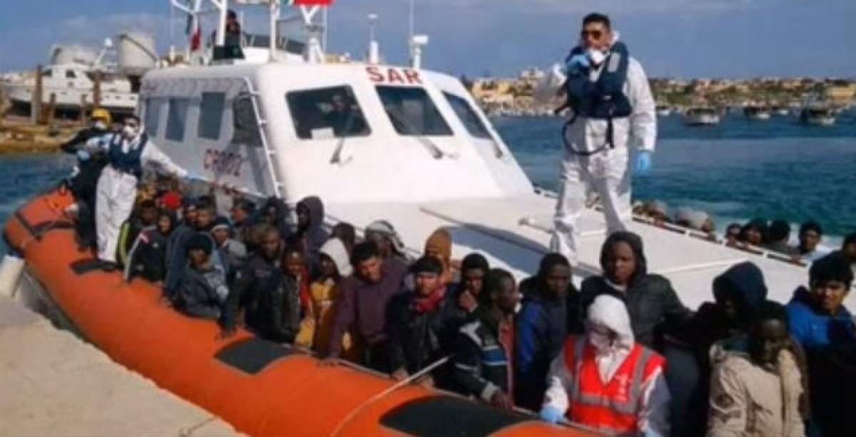 VIDEO / Peste 2.000 de IMIGRANŢI au fost salvaţi din apele Mării Mediterane