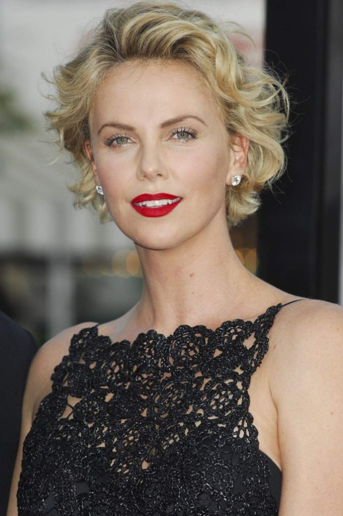 VIDEO/ Charlize Theron, pregătită să devină mămică! Uite ce spune actriţa