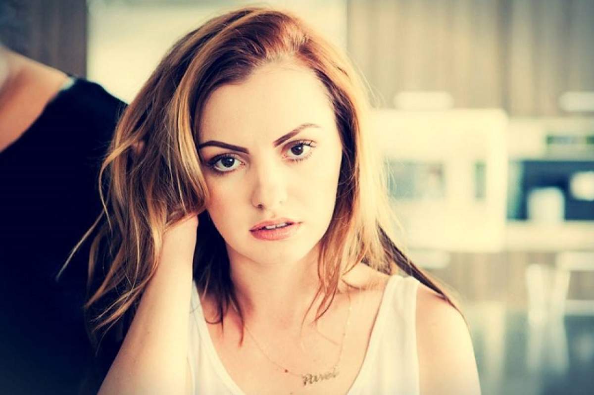 Ce face când e deprimată Alexandra Stan? Imagini EXPLICITE cu artista în timp ce se ”tratează” la o terasă