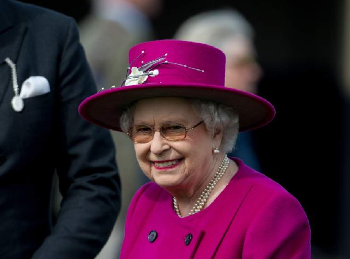 VIDEO/ Regina Elisabeta a II-a a Marii Britanii schimbă scutece! Imagini unice