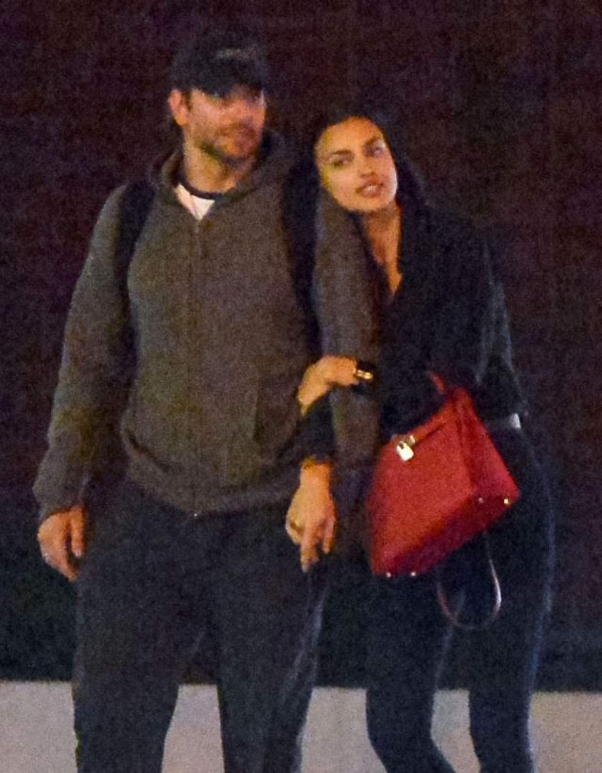 Nu se mai ascund! Irina Shayk şi Bradley Cooper, sărut pasional în plină stradă