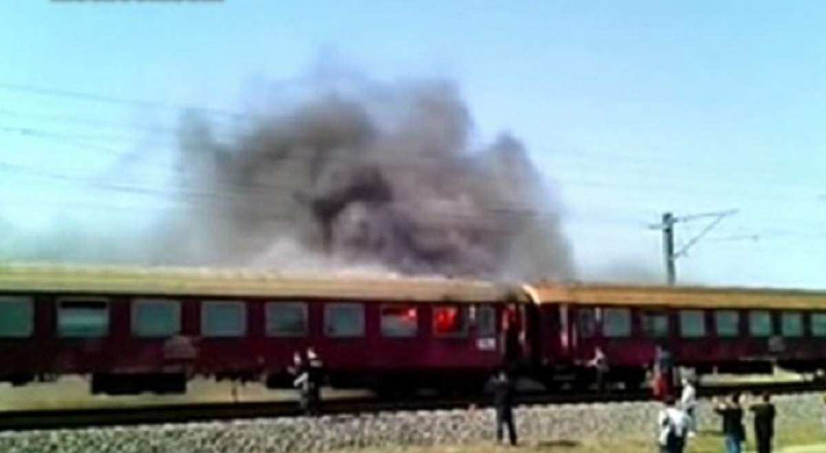 Panică pe calea ferată! Un tren a ars ca o torţă pe ruta București-Constanța