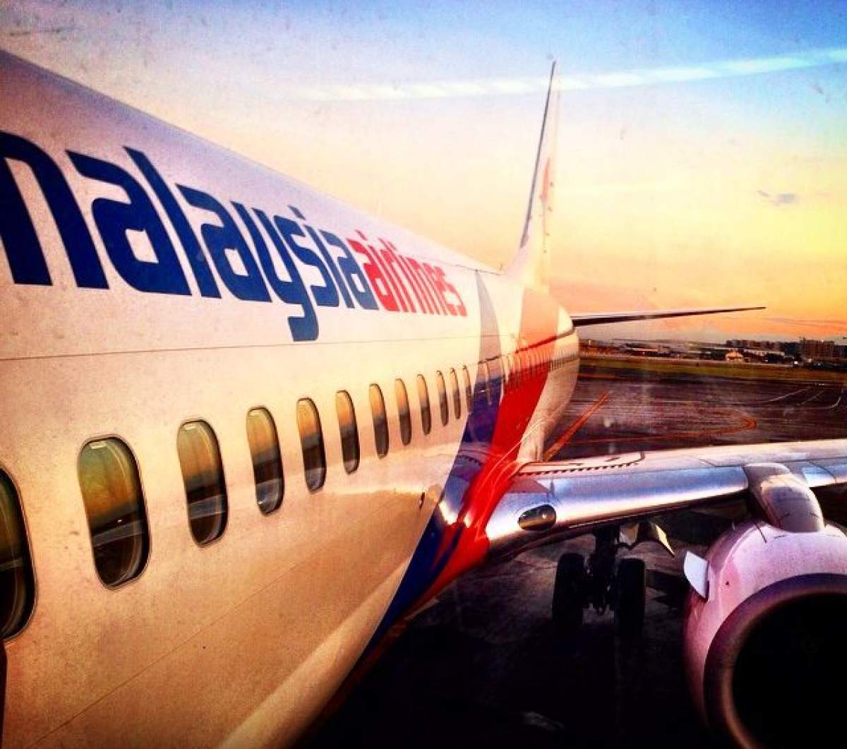 Un avion Malaysia Airlines a aterizat de urgenţă pe aeroportul din Melbourne! Un motor a LUAT FOC!