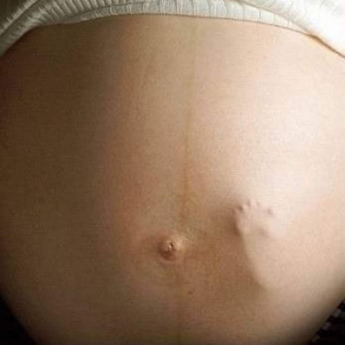 Incredibil! Ea e "Fecioara Maria" a secolului XXI: virgină şi însărcinată în 19 săptămâni