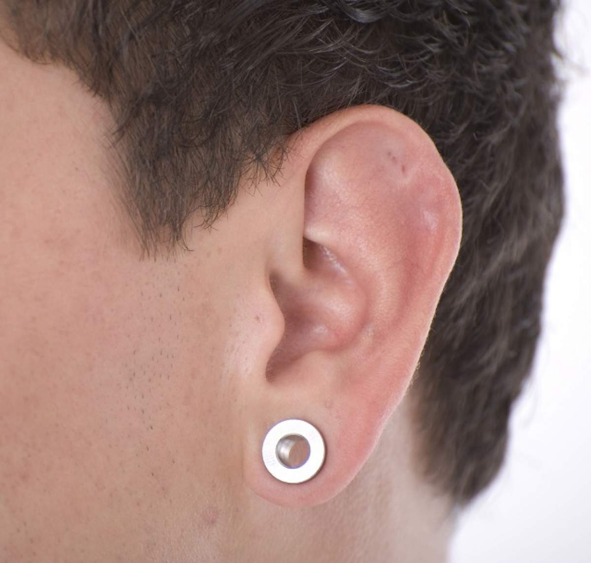 ÎNTREBAREA ZILEI - DUMINICĂ: Ai urechi de dac sau de roman? Ce spune forma urechilor despre tine?