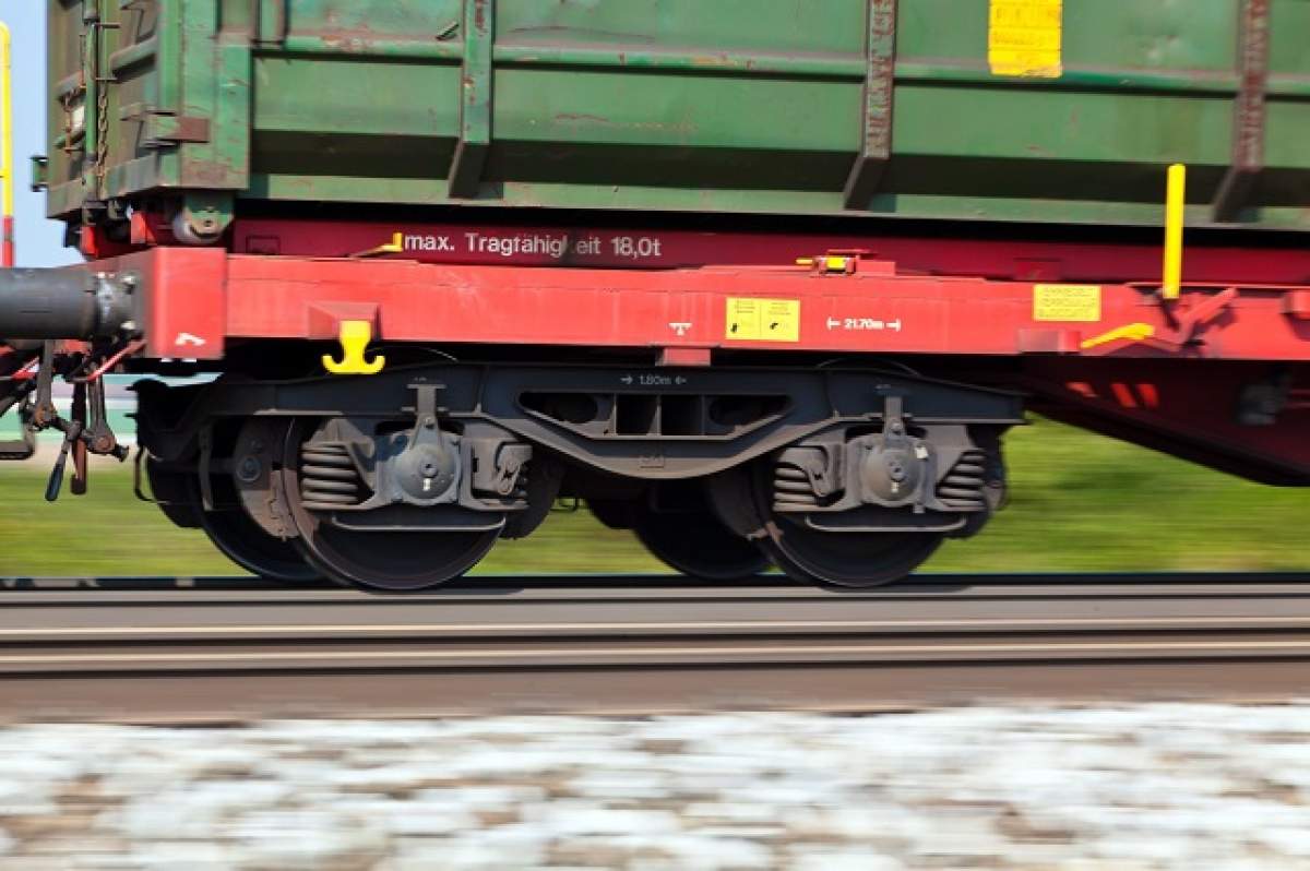 Caz tragic! Un bărbat din Constanţa a murit după ce a intrat cu un ATV sub un tren