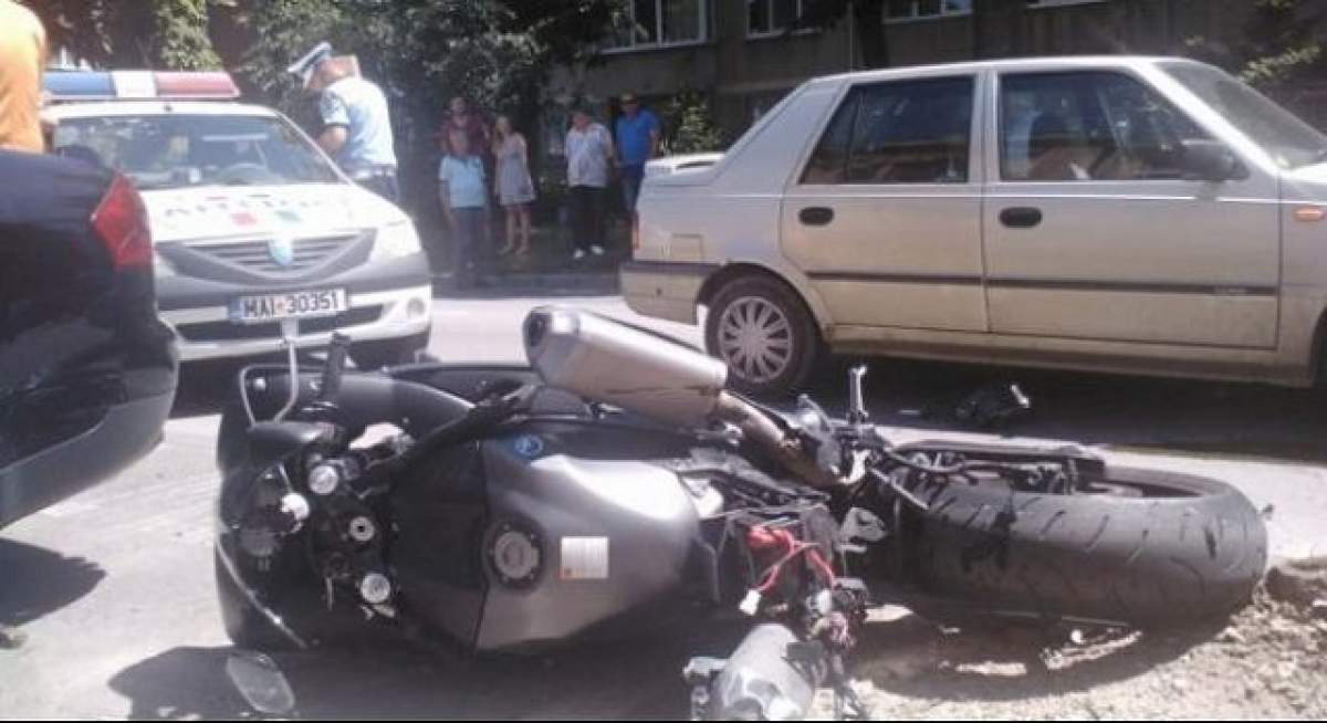 VIDEO / Neatenţia face din nou victime, în trafic! O şoferiţă a accident grav un motociclist