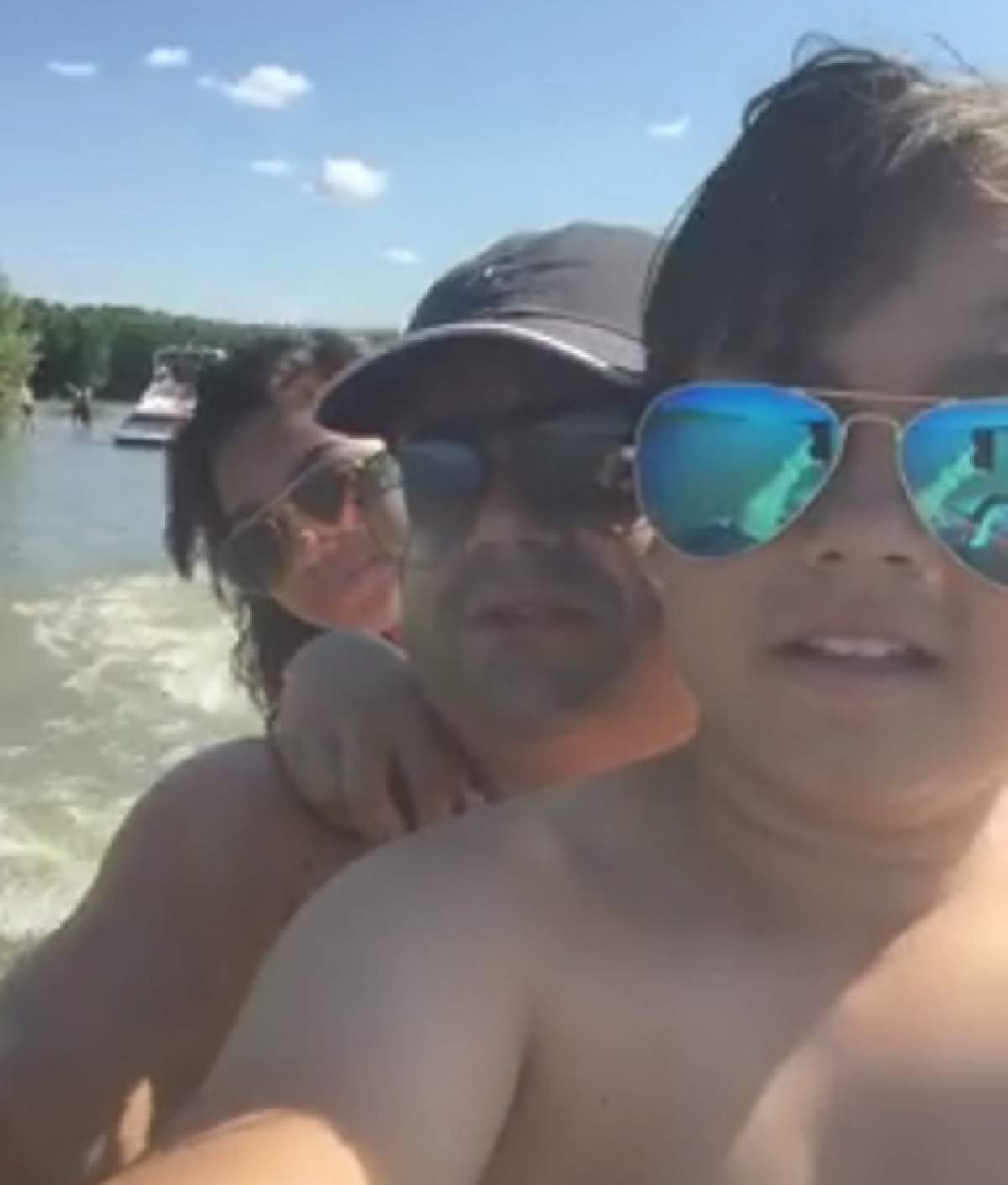 VIDEO / Adi Minune, senzaţii tari, alături de copii! Băiatul cel mic i-a făcut o dedicaţie tatălui său direct de pe ski-jet