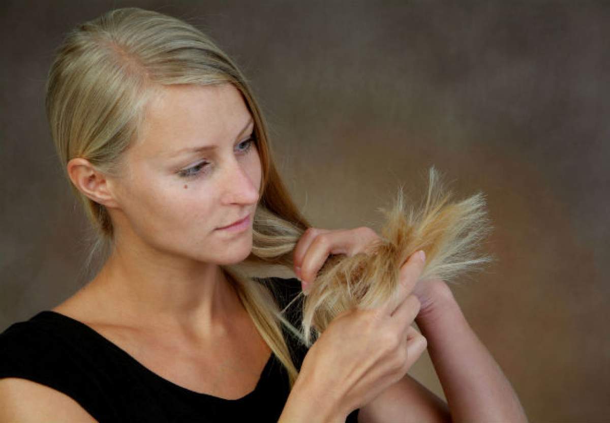Îţi cade părul? Fă-ţi acasă o soluţie naturală care stimulează scalpul şi creşterea firelor