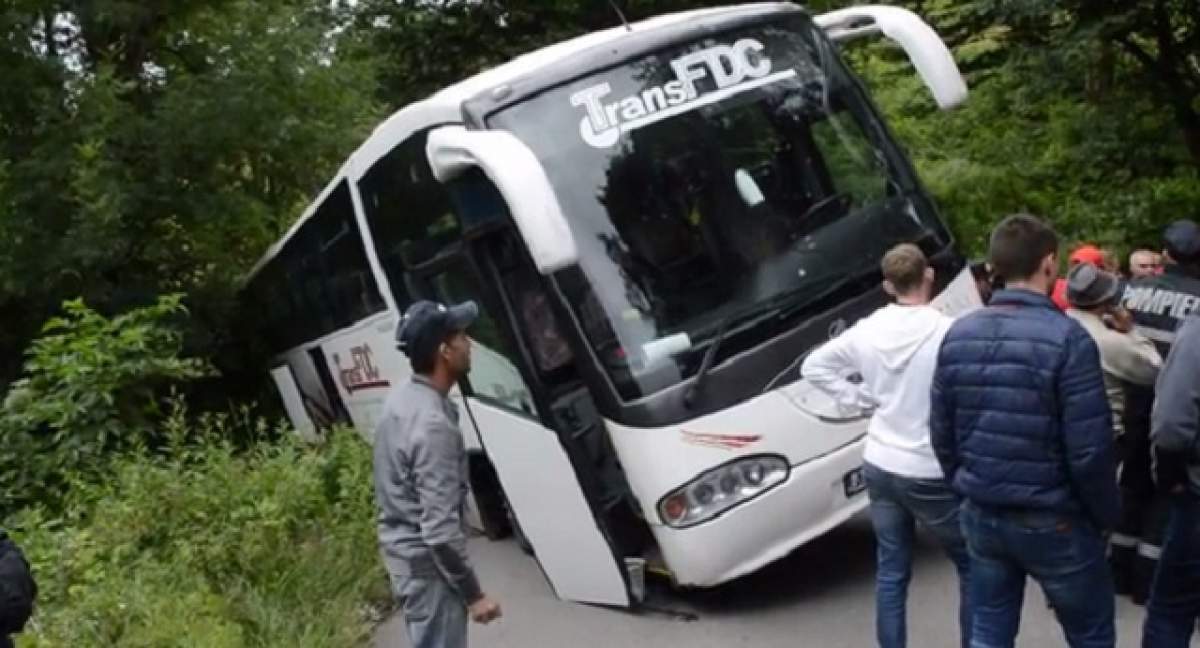 VIDEO / Momente de groază! Un autocar cu 46 de pasageri la bord, la un pas să cadă în prăpastie la Reşiţa