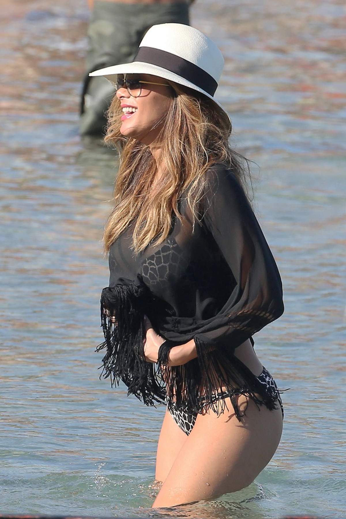 FOTO / Petrecere pe plajă! Nicole Scherzinger, HOT în costum de baie