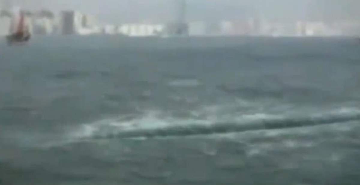VIDEO/ IMAGINEA APOCALIPSEI! Marea se desparte în două