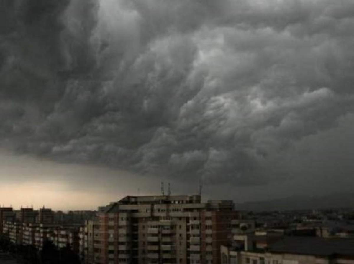 Avertizare meteo de ULTIMĂ ORĂ! Cod galben de ploi, descărcări electrice şi grindină