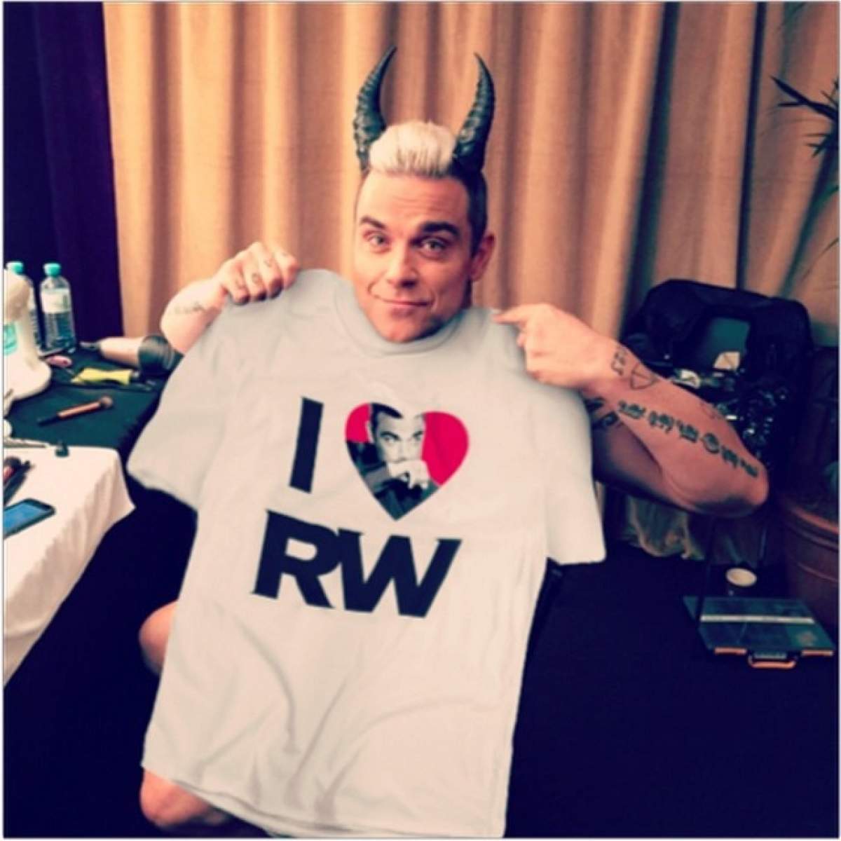 Gafa de proporţii a lui Robbie Williams, chiar înainte de mult aşteptatul concert! A confundat Bucureşti cu...Belgrad