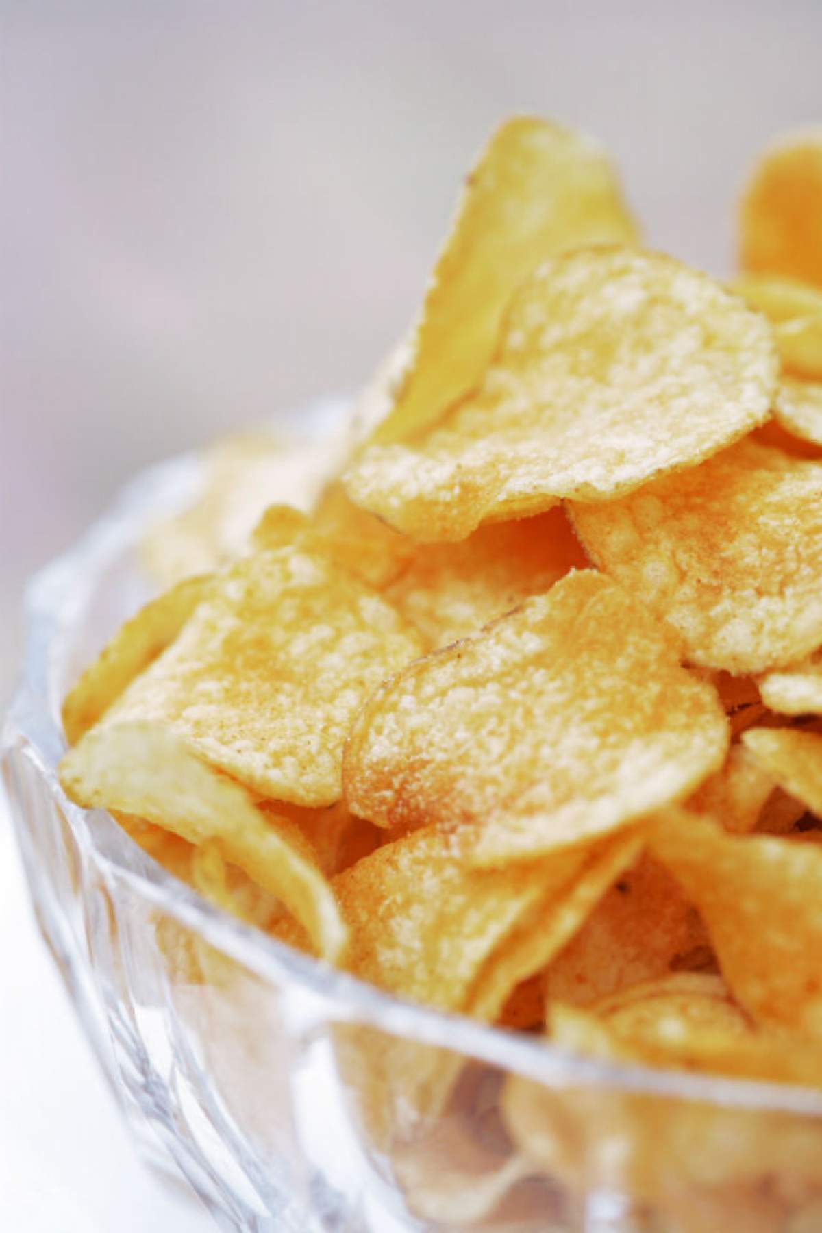 VIDEO UTIL / Cea mai simplă metodă de preparare a chips-urilor de cartofi!