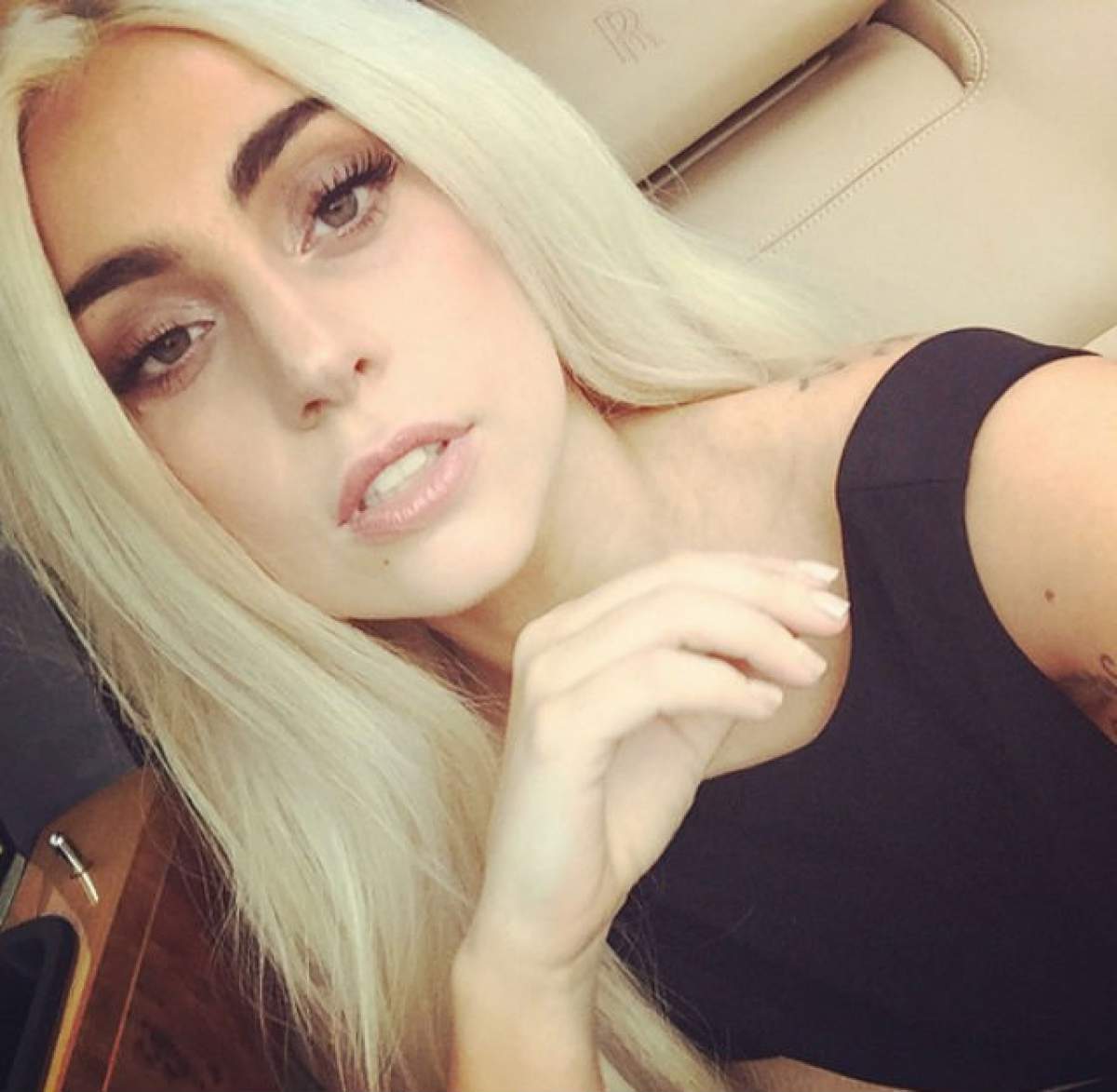 Lady Gaga nu se dezminte! Diva a apărut aproape goală pe internet
