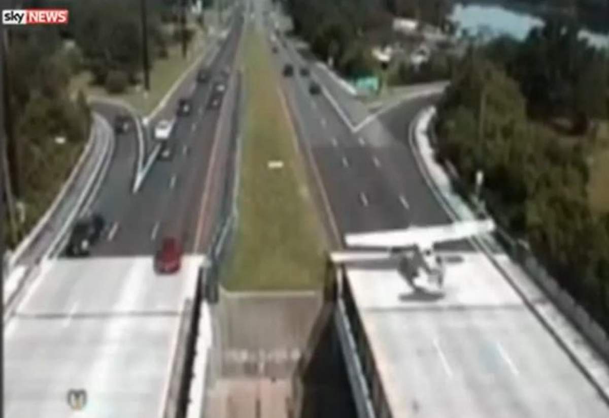 VIDEO / Un avion american a fost aproape să se prăbuşească pe o autostradă