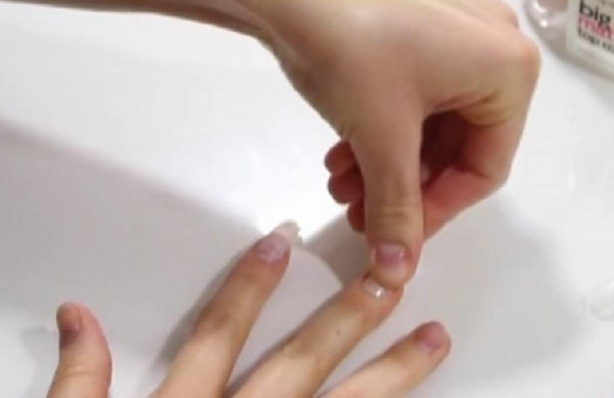 VIDEO / Ce se poartă în materie de unghii? Învaţă să faci manichiură "gheară de pisică"