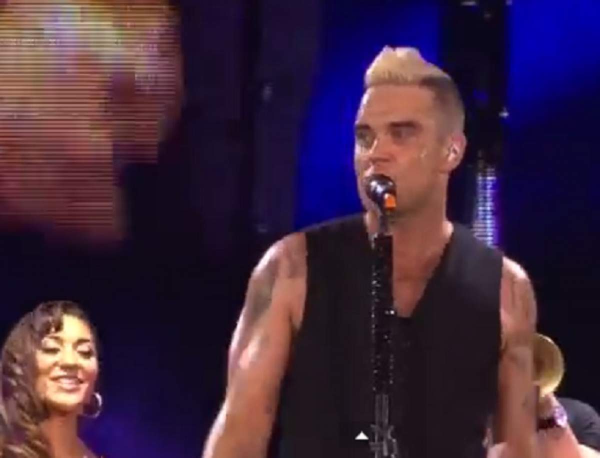 Robbie Williams şi-a arătat chiloţii la Bucureşti! Ce a ascuns sub fustă artistul a stârnit amuzamentul tuturor