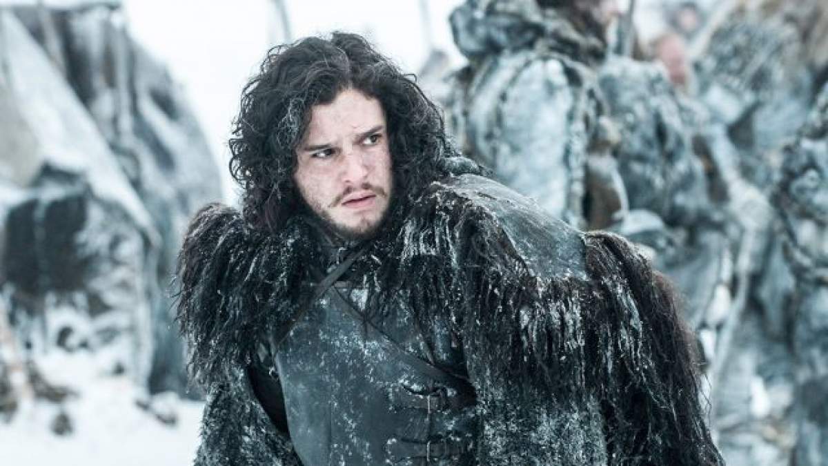 Informaţii de ultimă oră despre Jon Snow din Game of Thrones. Iată cum a fost fotografiat actorul şi alături de cine