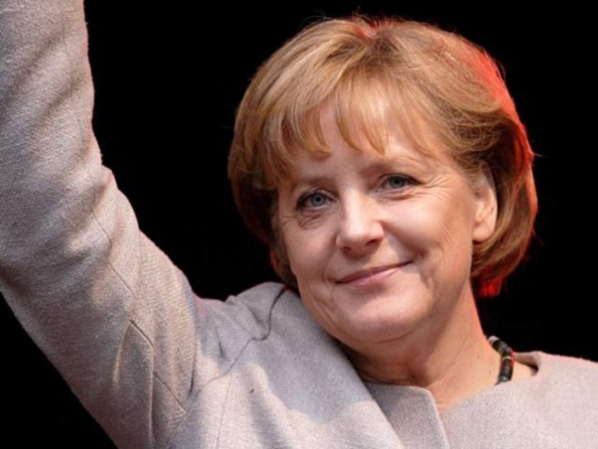 VIDEO / Angela Merkel, lesbiană? Înregistrarea cu "Doamna de Fier" în ipostaze tandre cu o brunetă focoasă, virală pe internet