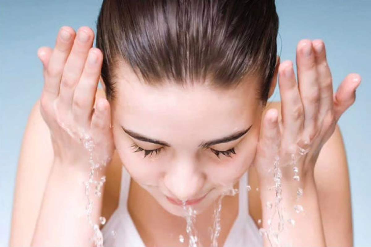 O femeie a decis să nu se mai spele pe faţă timp de o lună! Cum arată la finalul experimentului