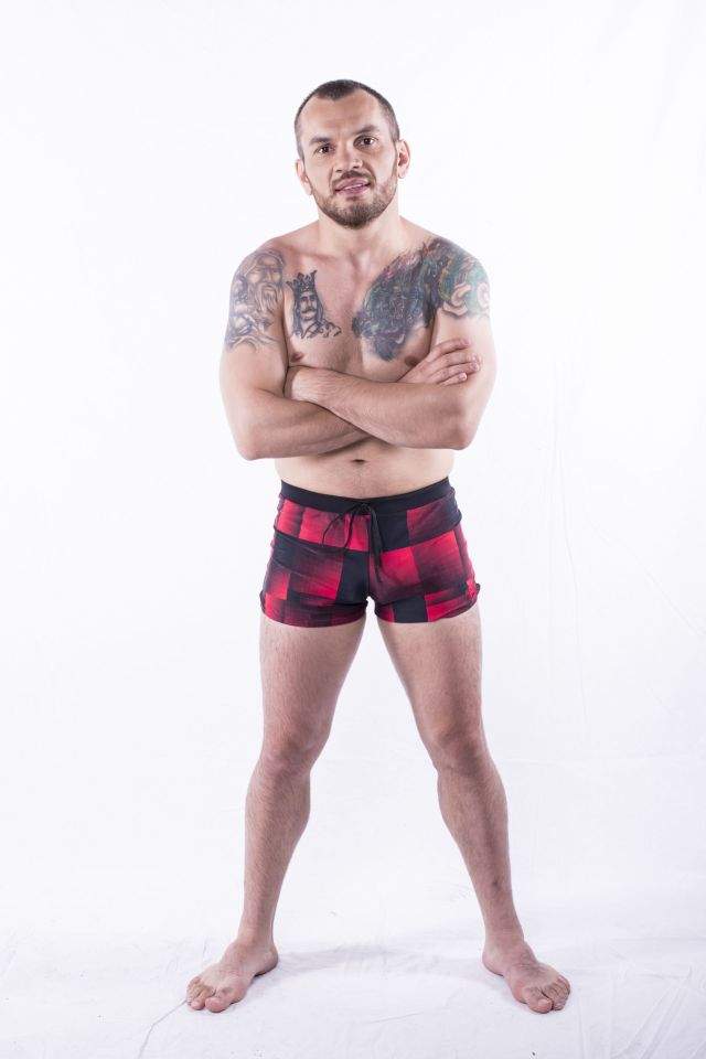 Iată cu ce tatuaje „defilează” concurenții de la „Splash!”: steluțe, cruci, coroane, scorpioni, flori exotice