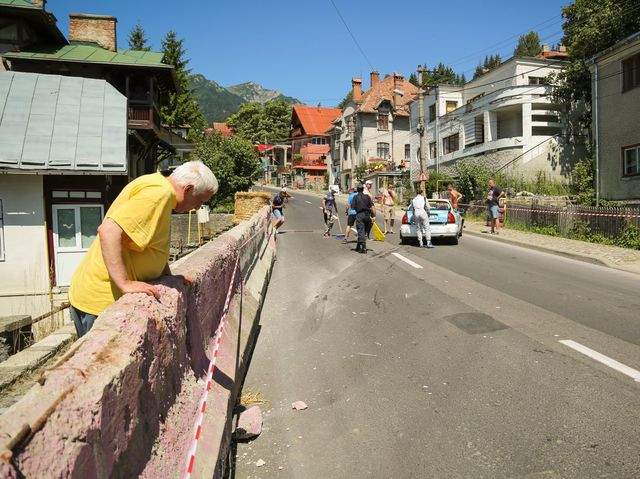 Dani Oţil, implicat într-un accident rutier! A intrat cu maşina într-un parapet