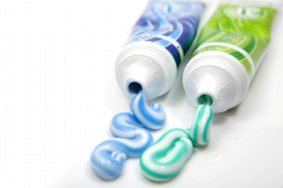 Tu ştiai că poţi face atâtea lucruri cu pasta de dinţi? Iată cinci utilizări uimitoare!