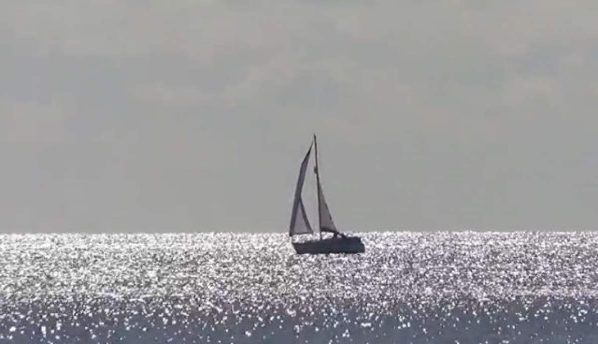 Un român a plutit în derivă 12 ore pe Marea Adriatică! Poliţiştilor de la Paza de Coastă nu le-a venit să creadă ce au descoperit