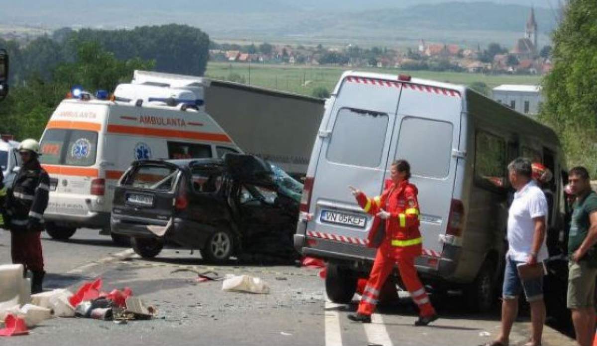 Accident grav în Buzău! Nouă persoane au ajuns la spital după ce trei autovehicule s-au ciocnit