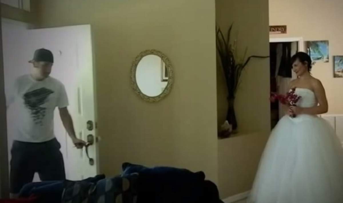 VIDEO / Şi-a pus rochia de mireasă după şapte ani de la căsătorie! Trebuie să vezi reacţia soţului ei