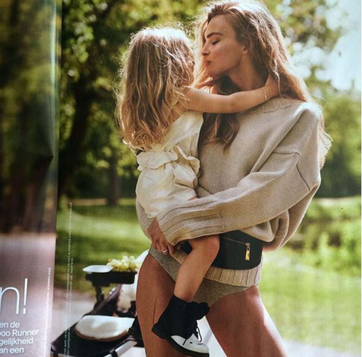 FOTO /  Fotografia care a scandalizat toate mămicile din Olanda! O vedetă s-a pozat alături de fiica ei într-o ipostază controversată