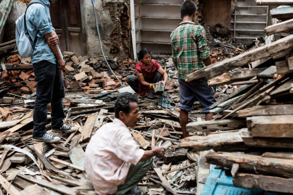 Forţa naturii face ravagii! Peste 25 de persoane au murit din cauza surpărilor de teren provocate de ploile masive