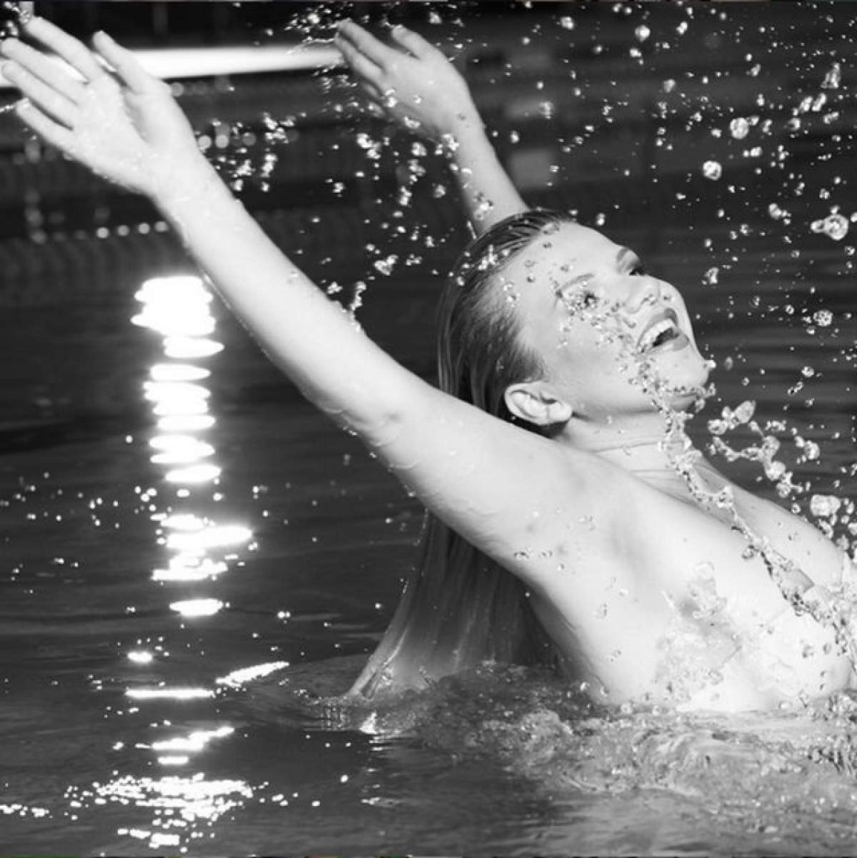 FOTO / Cristina Vasiu, fosta participantă la Eurovision, a pozat sexy la piscină