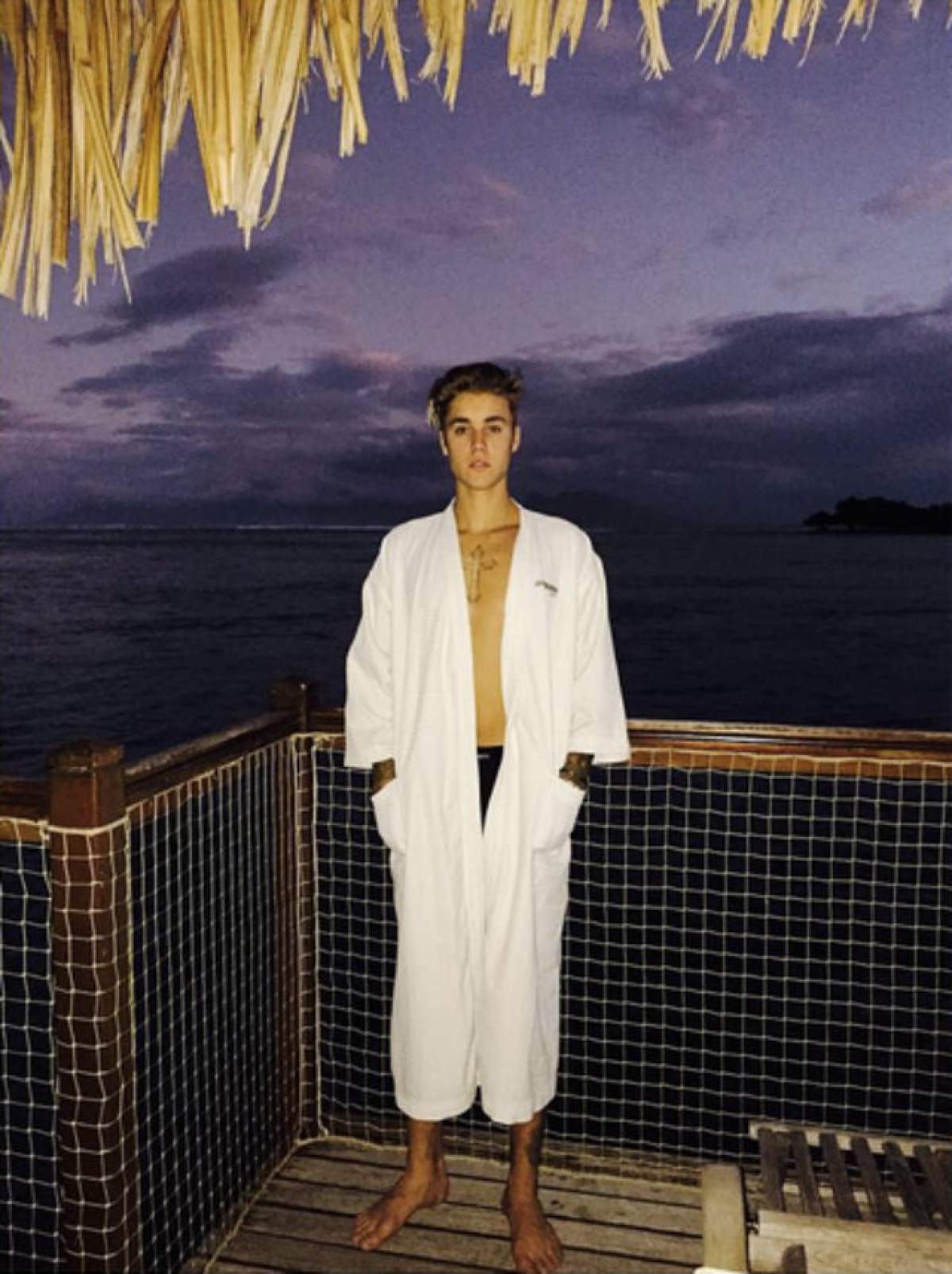 Justin Bieber nu mai are nimic de ascuns! S-a pozat gol puşcă şi a postat imaginea pe internet