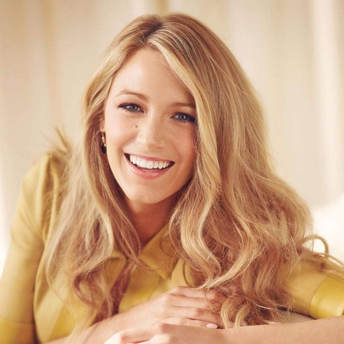 Frumoasa Blake Lively a renunţat la părul blond! Cum crezi că îi stă mai bine?