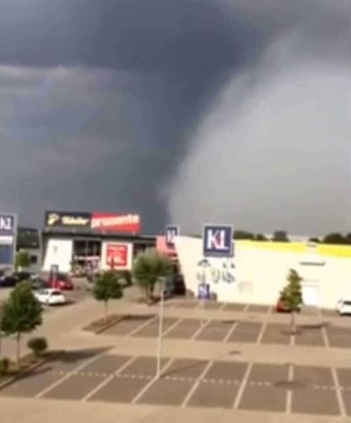 VIDEO ŞOCANT / O furtună puternică a DEVASTAT un oraş din Germania