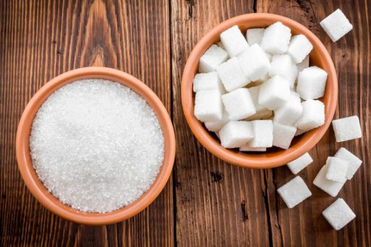 ÎNTREBAREA ZILEI - JOI: Ce se întâmplă dacă mănânci zahăr amestecat cu sare înainte de culcare?