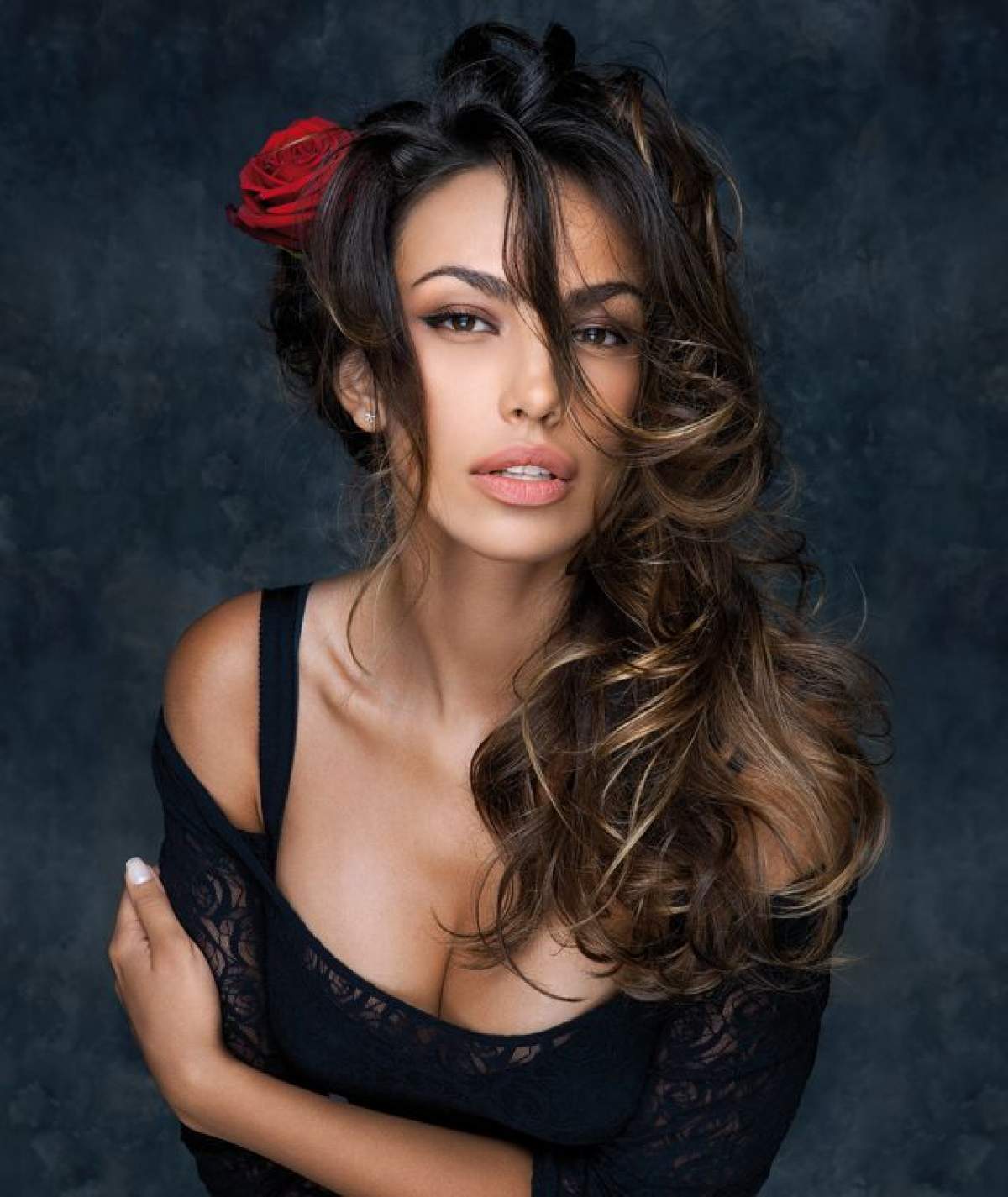 Mădlina Ghenea, cu ochii în lacrimi. Vedeta TV este plină de lovituri pe picioare