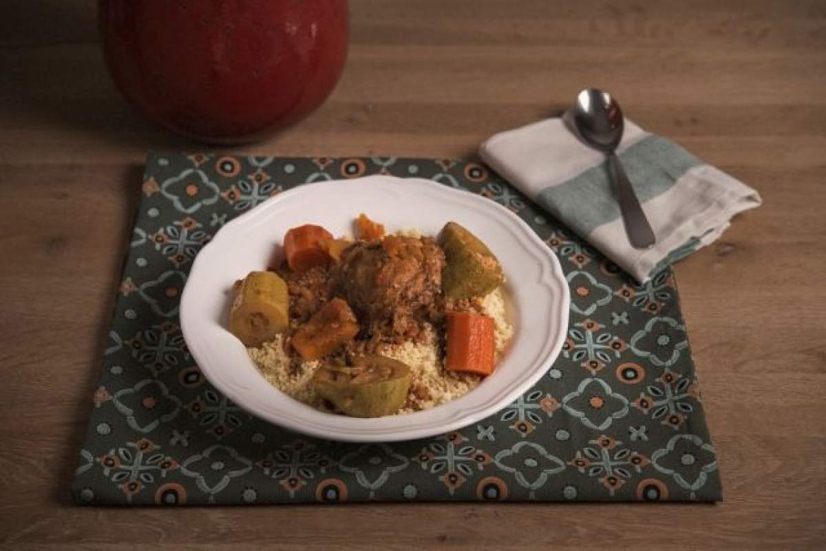 REŢETA ZILEI - LUNI: Cuscus cu carne de pui și sos