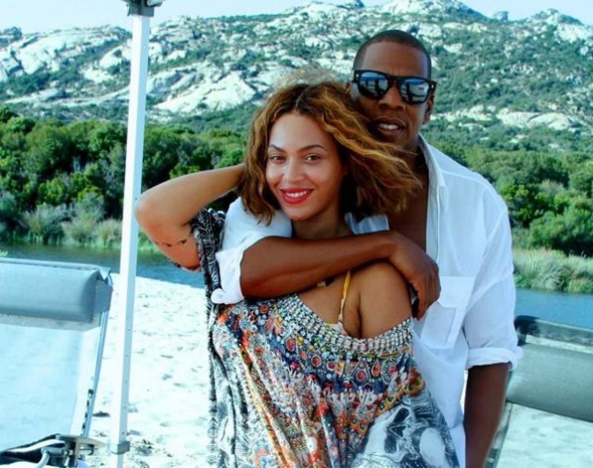 Beyonce a pozat fără lenjerie intimă în Vogue