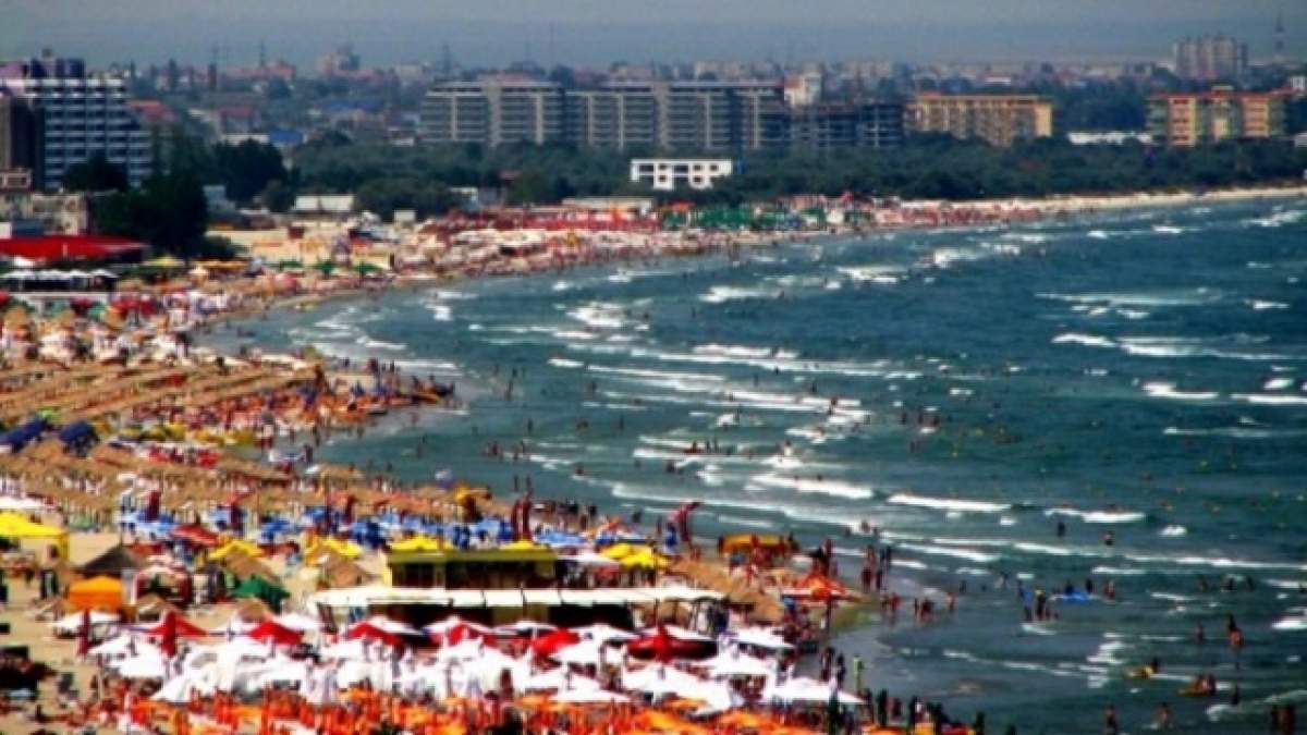 Turiștii de pe litoral au rămas impresionați când au văzut ce se îndreaptă spre ei! Imagini SENZAȚIONALE cu ce se petrece la Marea Neagră