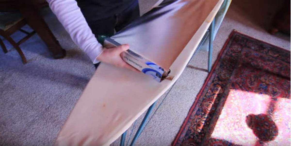 VIDEO / Pune o folie de aluminiu pe masa de calcat! Rezultatul este uimitor şi o să vrei să încerci imediat